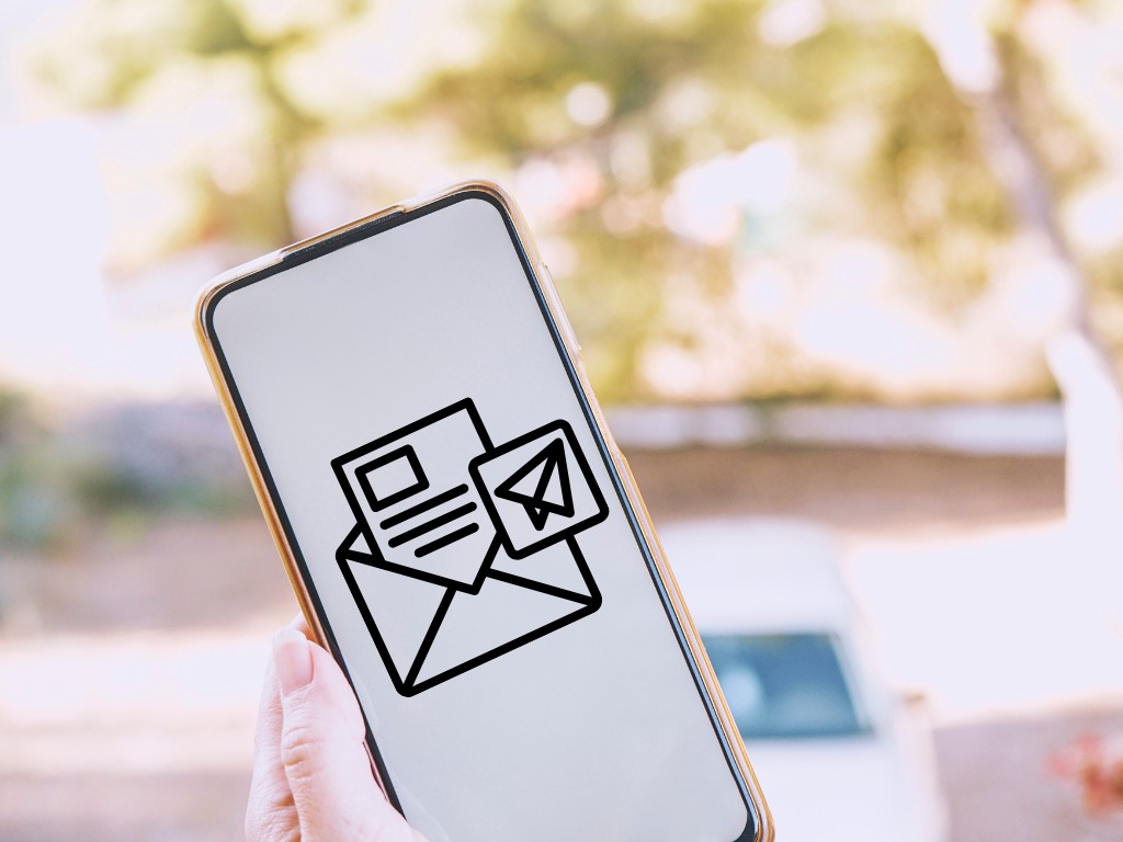 Mobile and online fax document transmission