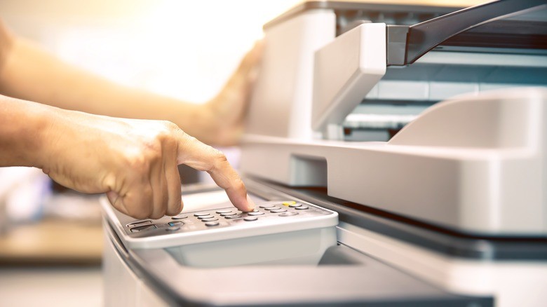 Mobile and online fax document transmission